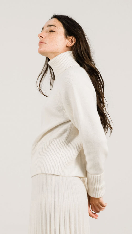 Lèmme Italian designer High-Neck Sweater with Rolled Cuffs in soft-to-the-skin Cashmere-Merino blend: it's a sleek, modern silhouette, designed and made in Tuscany, Italy, in 14 great colours