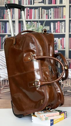 Leather Mayfair wheeled travel holdall: duffel style, it's the perfect smart weekender which looks good, takes the strain out of travelling, fits airline cabins as hand luggage and lasts for years