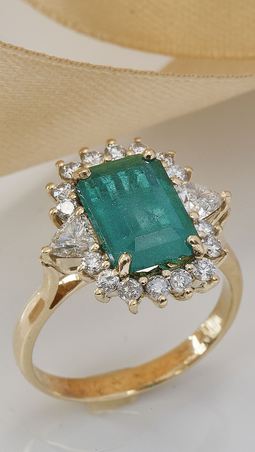 Spectacular large natural Colombian emerald showcased in the fabulous Pharaoh Ring from Hatton Garden: a shining emerald green within a glittering array of diamonds, and 18ct yellow gold: an impressive ring combining design, craftsmanship, high value, rarity and stunning beauty
