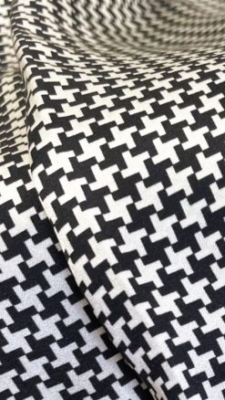 Tootal silk aviator scarf for your favourite high-flying man: best price for this luxurious 100% silk double sided scarf: high class, high quality, classic dogtooth or Prince of Wales check - Image 4